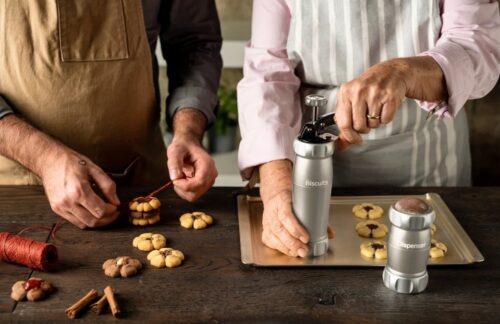מכשיר זילוף להכנת עוגיות חמאה דגם דיזיין ודיספנסר לאבקות סט מתנה בזמן אמת